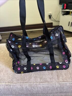 BL SUN Mesh Pet Carrier Tote with Colorful Paw Print